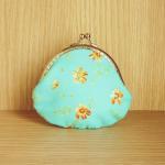 Small Metal Frame Blue Pouc..